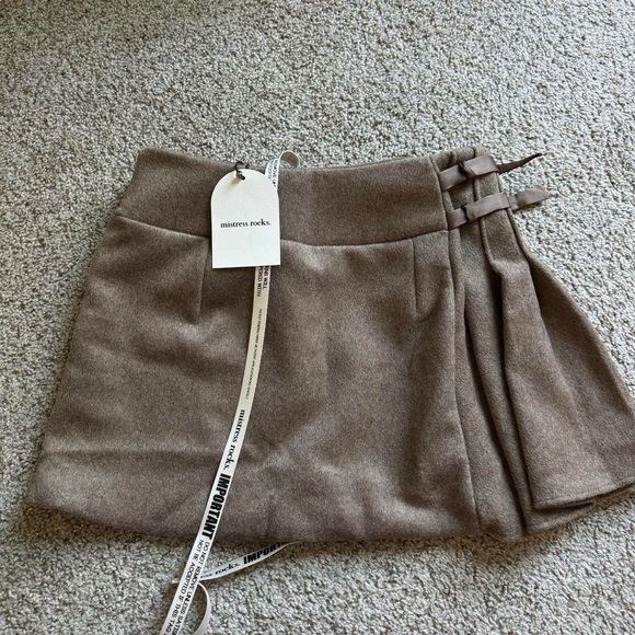 Mistress Rocks - Mid Rise Pinstripe Pleated Mini skirt - Picture 4 of 7